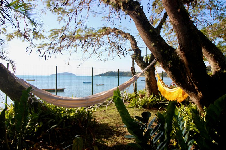 MG31 - Linda casa de frente para Praia de Manguinhos