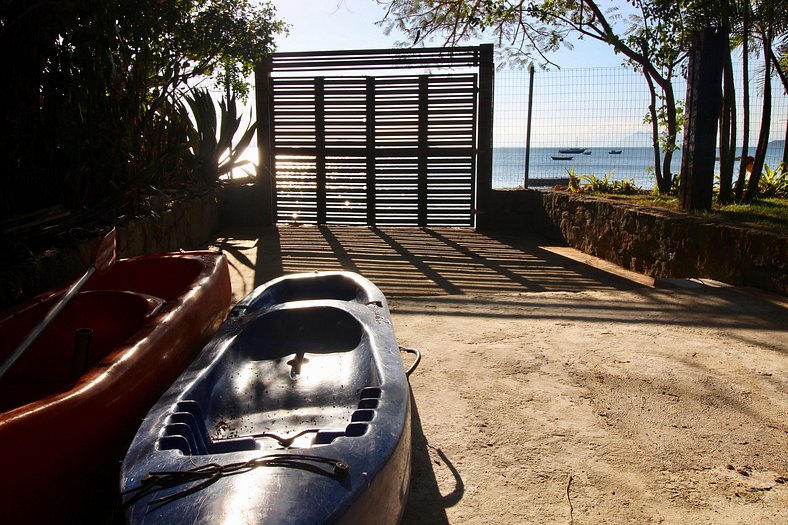 MG31 - Linda casa de frente para Praia de Manguinhos