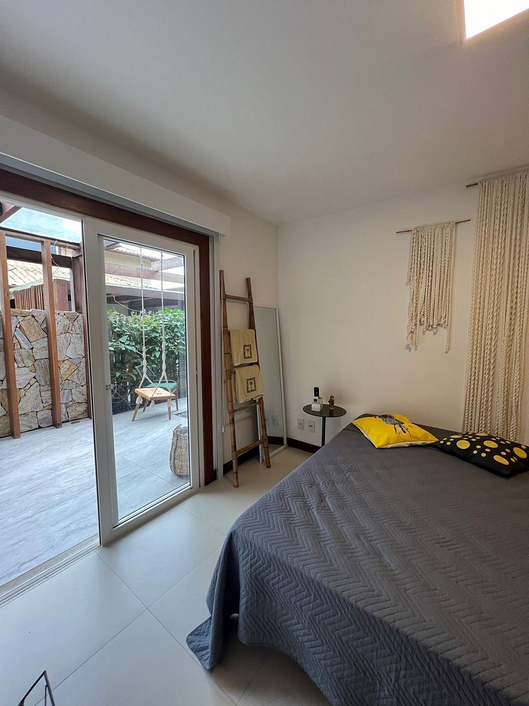 MG45 - Excelente casa em condomínio pé na areia em manguinho