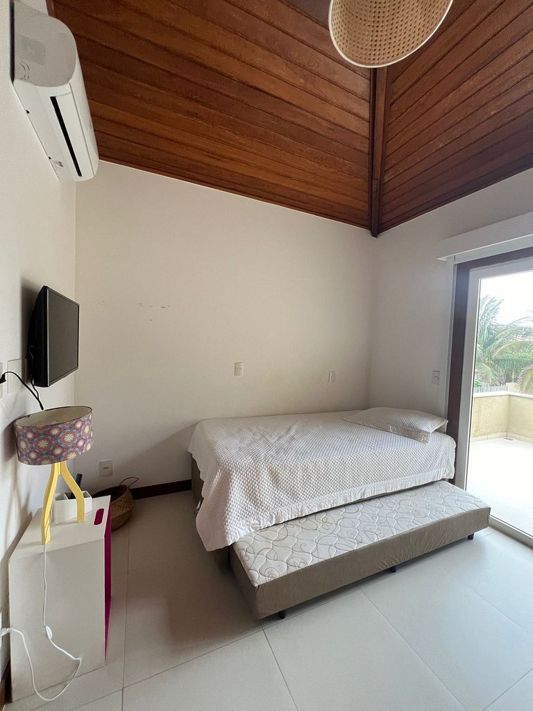 MG45 - Excelente casa em condomínio pé na areia em manguinho